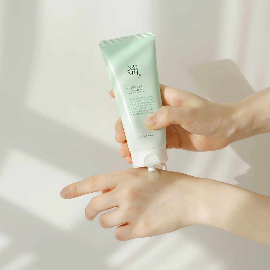 Green Plum Refreshing Cleanser
